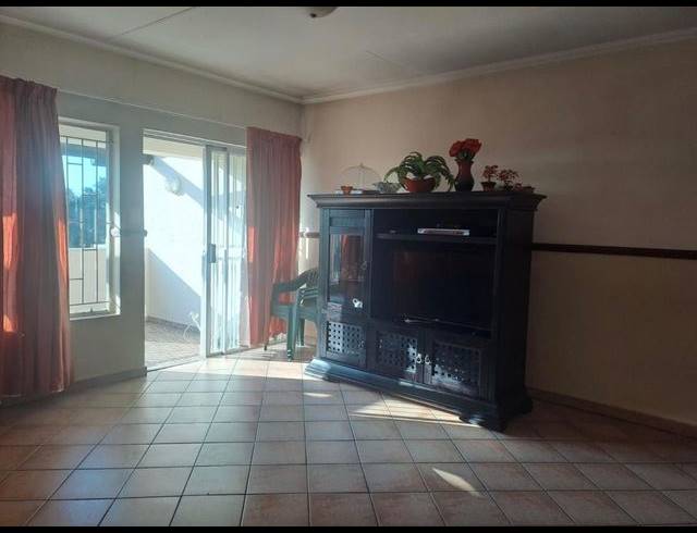 2 BEDROOM FLAT RENTED IN DALPARK EXT 1